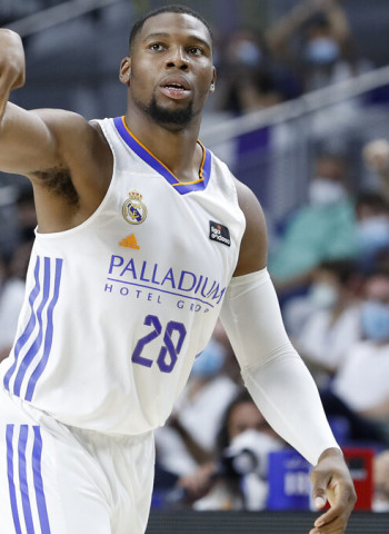 El Real Madrid exhibe su poderío y sigue líder (86-77)