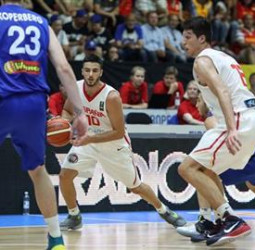U20M: Clara victoria (90-71), primeros y Hungría en octavos