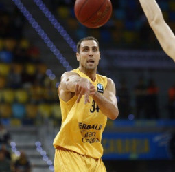 El Herbalife Gran Canaria gobierna la anarquía del Saratov (101-77)