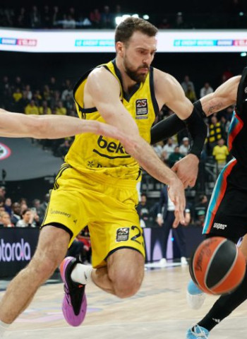 Marko Guduric se gana continuar en el Fenerbahce