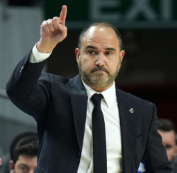 Chus Mateo: "Olympiacos es una maquina de jugar al baloncesto"