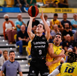 El Lenovo Tenerife se lleva el triunfo en el derbi (70-86)
