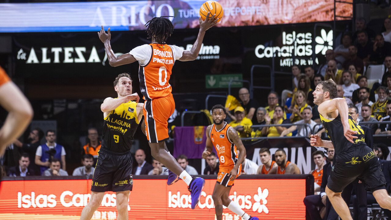 Un tercer cuarto mágico cimenta la tercera final liguera taronja (87-94) [3-0]