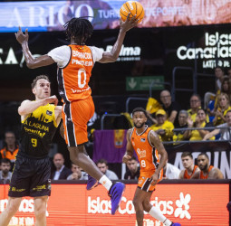 Un tercer cuarto mágico cimenta la tercera final liguera taronja (87-94) [3-0]