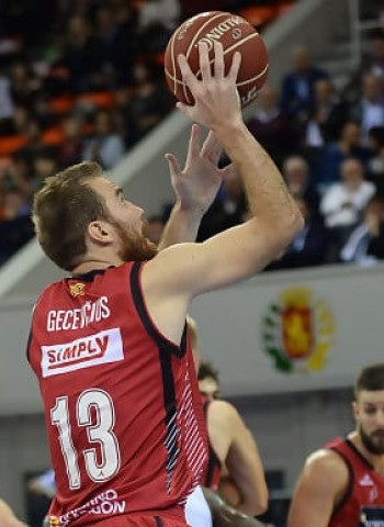 Tecnyconta Zaragoza exhibe ADN guerrero para vencer a UCAM Murcia (95-77)