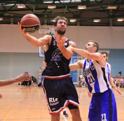 El Monbus Obradoiro se impone al FC Porto en el primer partido de la pretemporada