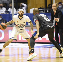 El Monbus Obradoiro corta su mala racha con un Robertson sideral (102-91)