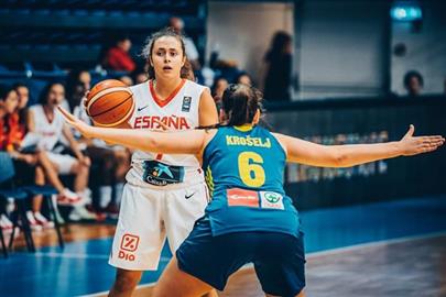 Un triplazo final de González mantiene a España viva (63-62)