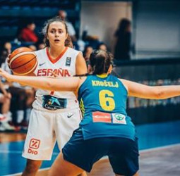 Un triplazo final de González mantiene a España viva (63-62)