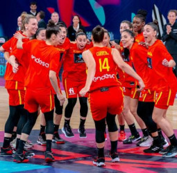 A rearmarse frente a Montenegro