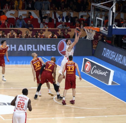 Ognjen Kuzmic, referencia interior del Crvena Zvezda