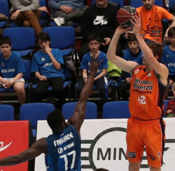Victoria del Valencia Basket en San Sebastián (77-95) con récord de triples