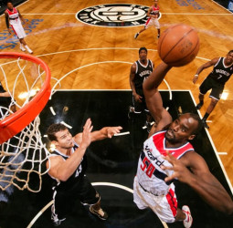Emeka Okafor intenta volver a la NBA