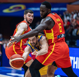 España supera a Brasil para asegurar su avance a la siguiente fase (78-96)