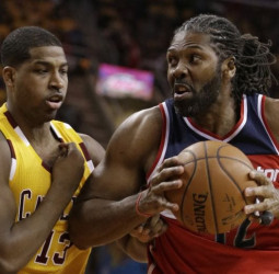 Nene Hilario, a los Houston Rockets