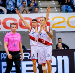 El Silbö San Pablo Burgos y su afición se gustan para alcanzar la Final, 79-101