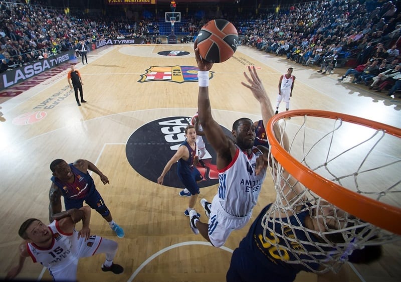 El Anadolu Efes se apunta su primera victoria a costa del Barcelona Lassa (85-89)