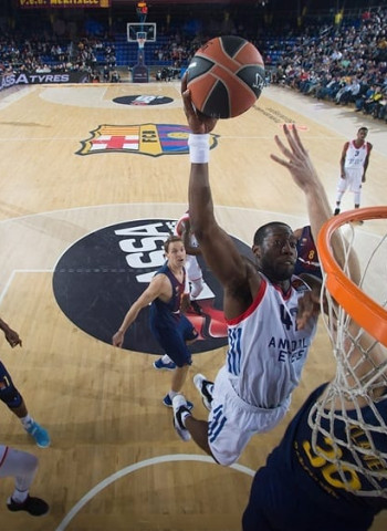 El Anadolu Efes se apunta su primera victoria a costa del Barcelona Lassa (85-89)