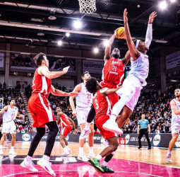 El Baxi Manresa compite en Bonn, pero cae derrotado, 85-75