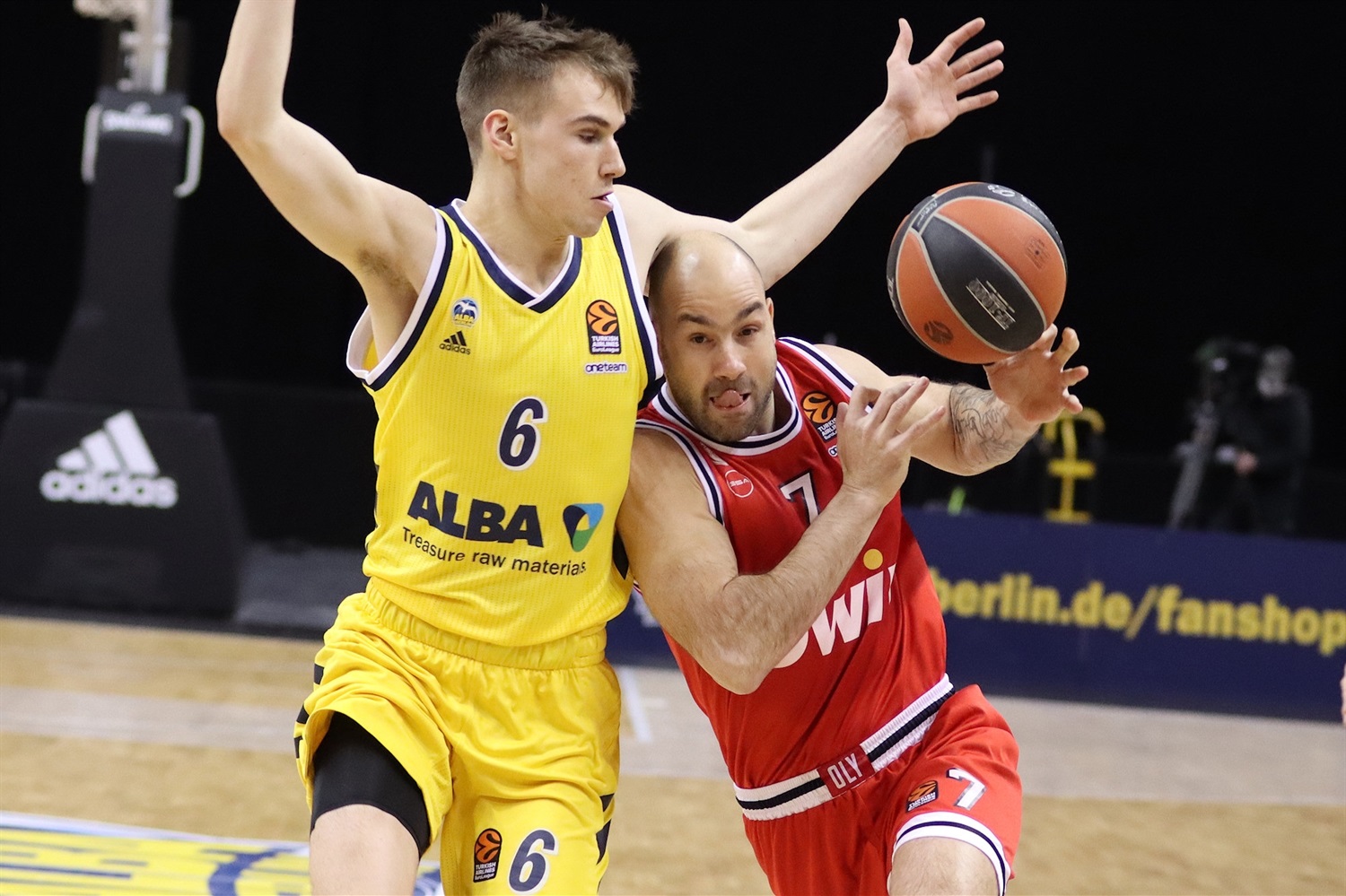 Vezenkov lidera la victoria del Olympiacos ante el ALBA Berlín (80-84)