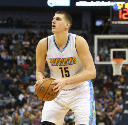 Barton & Jokic lideran, los Bucks ganan y Nets apaliza a los Bulls