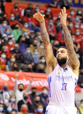 Poirier y Williams-Goss lideran la victoria blanca (71-80)