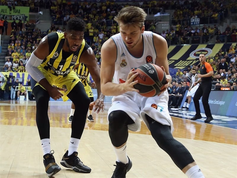 El Madrid doblega al Fenerbahçe en Estambul con un partidazo (77-79)