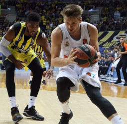 El Madrid doblega al Fenerbahçe en Estambul con un partidazo (77-79)