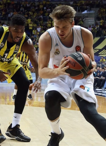 El Madrid doblega al Fenerbahçe en Estambul con un partidazo (77-79)