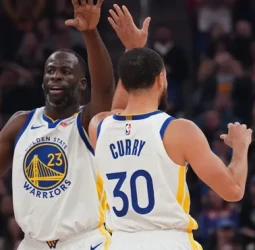 Butler destaca, Curry festeja y Green apuntilla a los Pistons,