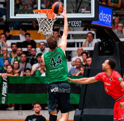 Un estratosférico último cuarto le da la victoria al Joventut (86-80)