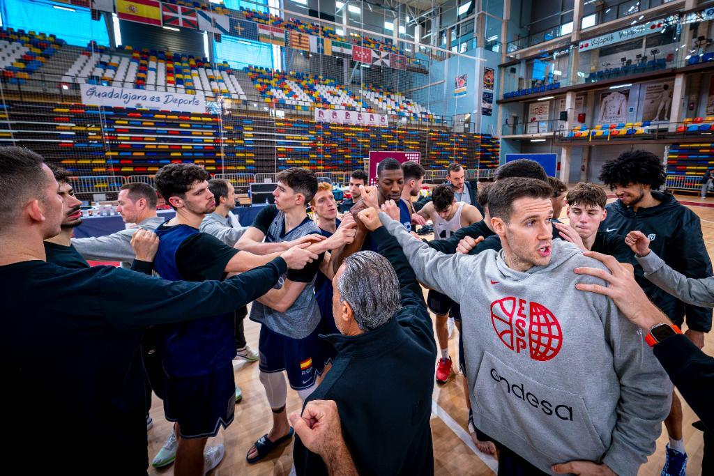 Primer duelo clave contra Eslovaquia en Bratislava