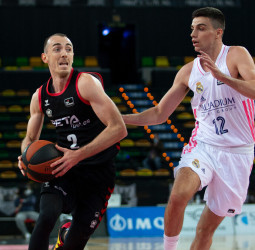 El Bilbao Basket hace sudar al Real Madrid hasta el final (83-85)