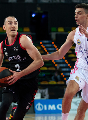 El Bilbao Basket hace sudar al Real Madrid hasta el final (83-85)