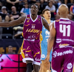 Kur Kuath, en la agenda del Hamburgo Towers