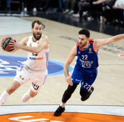 El Real Madrid pierde en el último minuto tras remontar 17 puntos, 90-89