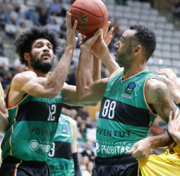El Gran Canaria se impone en la prórroga en Badalona, 76-78