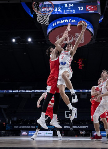 Croacia arruina el debut de Larkin en Turquía