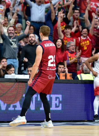 Ludde Hakanson lidera desde el 6,75 a un UCAM Murcia sin fisuras (87-74)