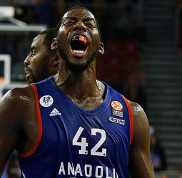 Bryant Dunston, el rey del tapón en la EuroLeague