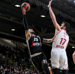 La Virtus Bolonia se lleva el derbi italiano, 89-84