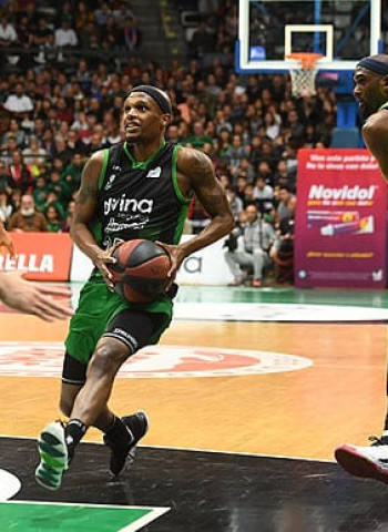 Victoria balsámica del Joventut ante el FC Barcelona. Grande Harangody (89-77)