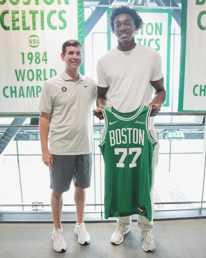 Boston Celtics firman a Amari Williams con un contrato two-way