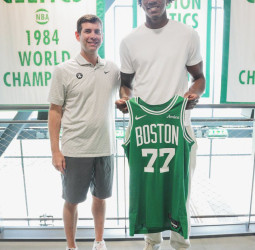 Boston Celtics firman a Amari Williams con un contrato two-way