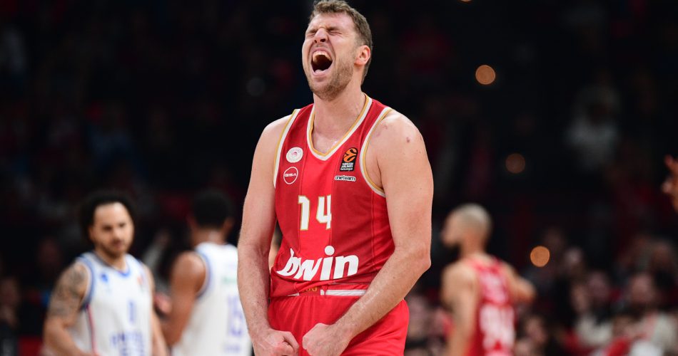 Olympiacos supera la resistencia del Efes, 92-89