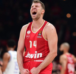 Olympiacos supera la resistencia del Efes, 92-89