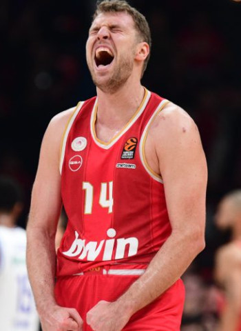 Olympiacos supera la resistencia del Efes, 92-89