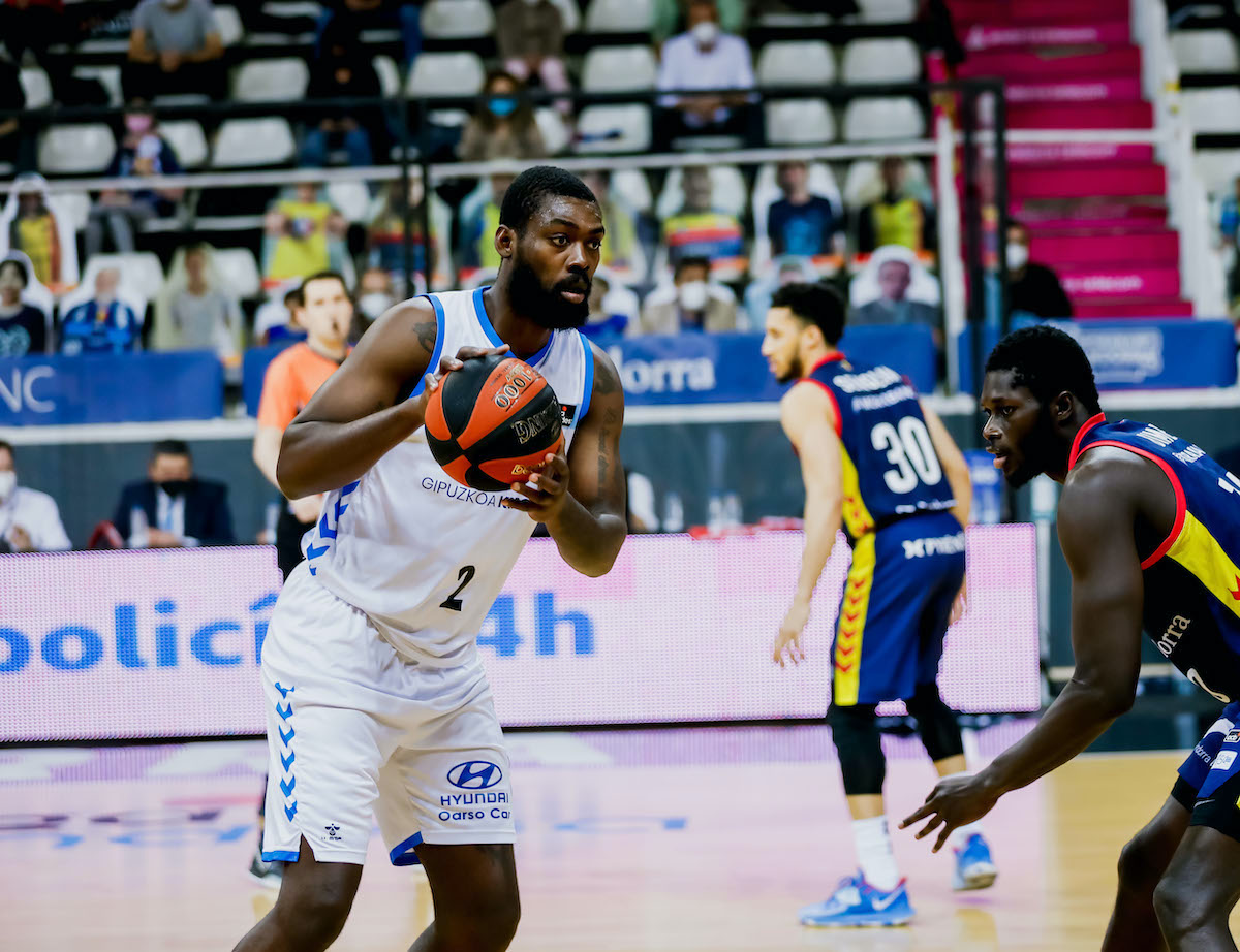 Viny Okouo: “Ya he hablado con muchos de mis compañeros y se aprecia el buen rollo que tendremos en el equipo esta temporada”