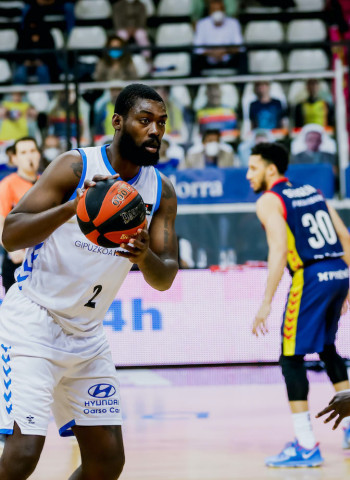 Viny Okouo: “Ya he hablado con muchos de mis compañeros y se aprecia el buen rollo que tendremos en el equipo esta temporada”