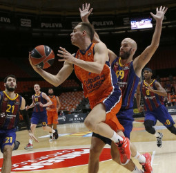 Duelo de máximo nivel en la Fonteta con la visita del Barça